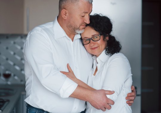 Małżonkowie, którzy mieszkają oddzielnie we Włoszech: jak legalnie uzyskać podwójne korzyści z tytułu IMU i właściwie starać się o ISEE.