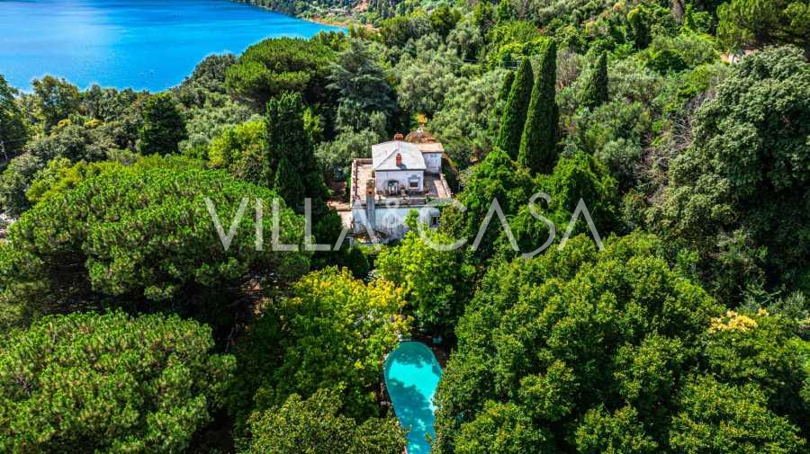 Ekskluzywna willa w Castel Gandolfo nad jeziorem Albano
