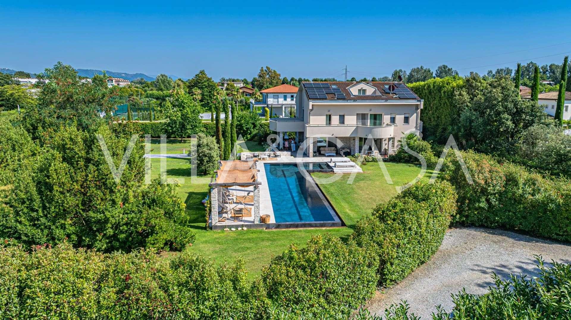 Willa z basenem w Forte dei Marmi na sprzedaż