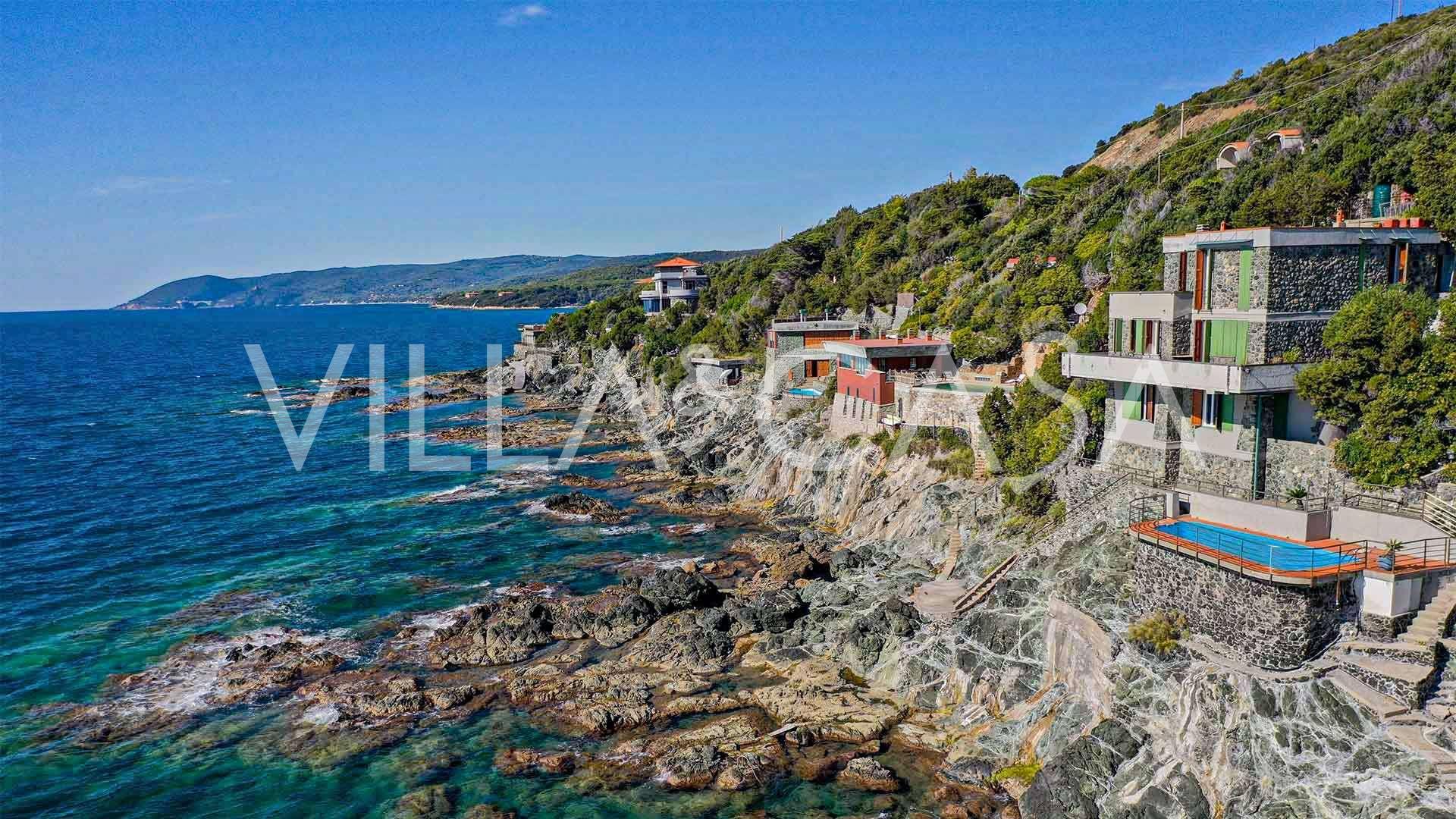 Prestiżowa willa z basenem nad brzegiem Castiglioncello na sprzedaż