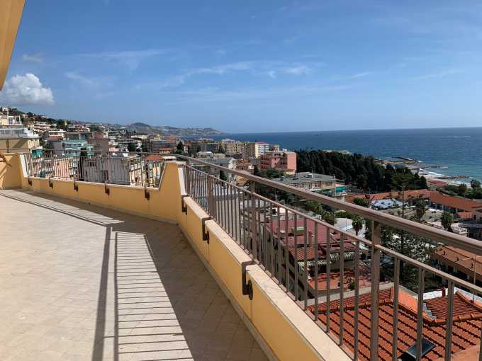 Penthouse 160 m2 w San Remo do remontu