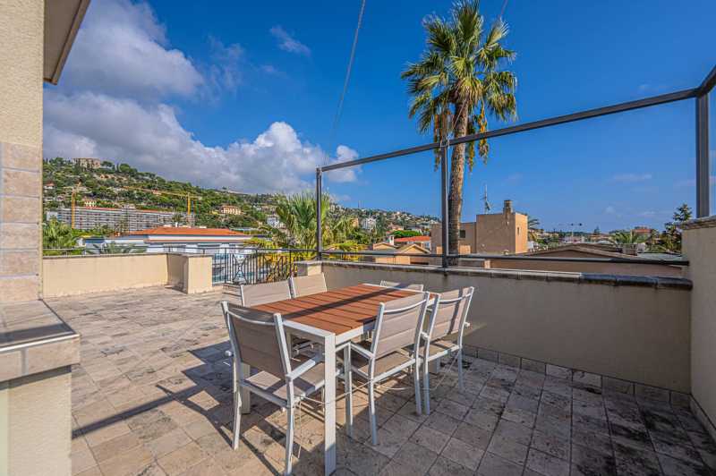 Na sprzedaż penthouse w nowym kompleksie w Bordighera.