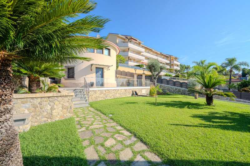 Sanremo: dom z basenem