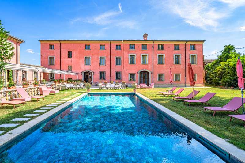 Luksusowy hotel w Reggio Emilia.
