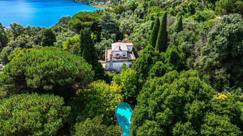 Ekskluzywna willa nad jeziorem Albano w Castel Gandolfo