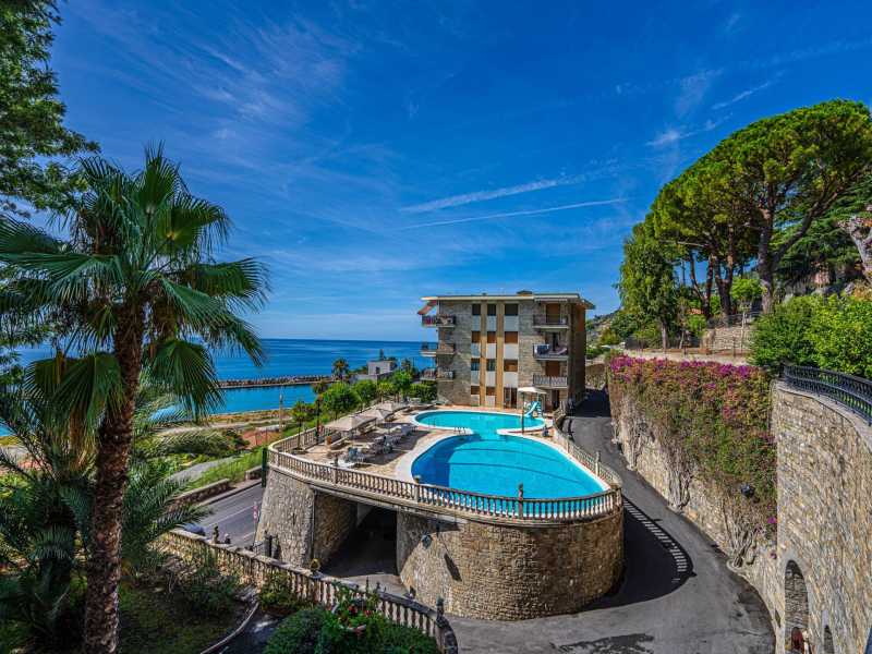 Penthouse di 127 m² in affitto a Ospedaletti