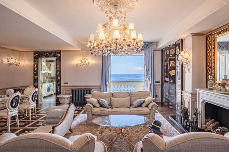 Luksusowy penthouse na sprzedaż w Ospedaletti.