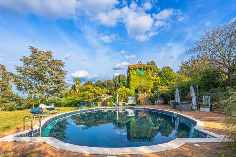 Na sprzedaż willa w pobliżu Rzymu.