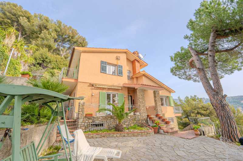 Willa z widokiem na morze w Bordighera