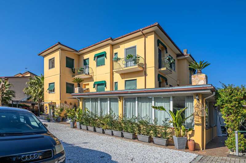 Hotel butik w Marina di Massa