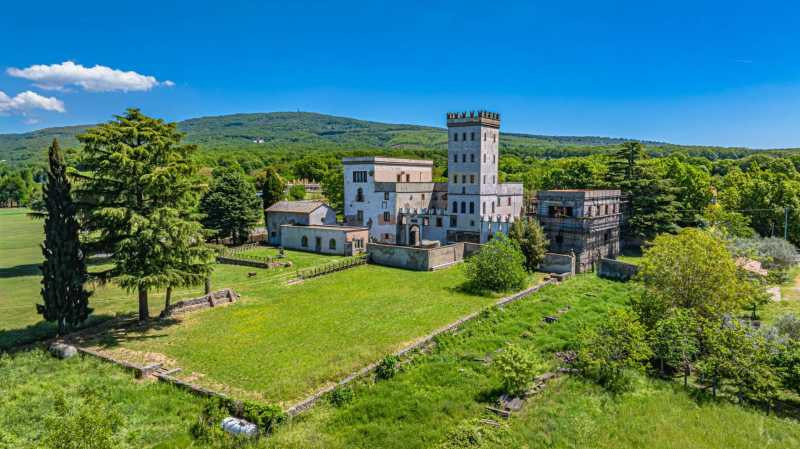 Na sprzedaż luksusowy zamek w Viterbo