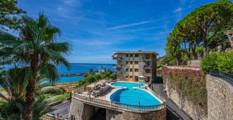 Penthouse di 127 m² in affitto a Ospedaletti