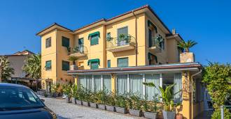 Hotel butik w Marina di Massa